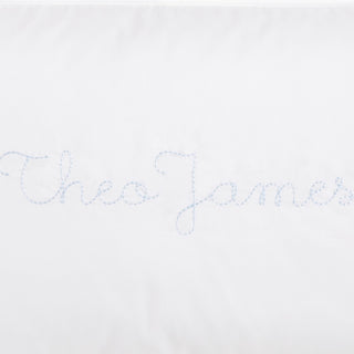 Monogram of "Theo James"