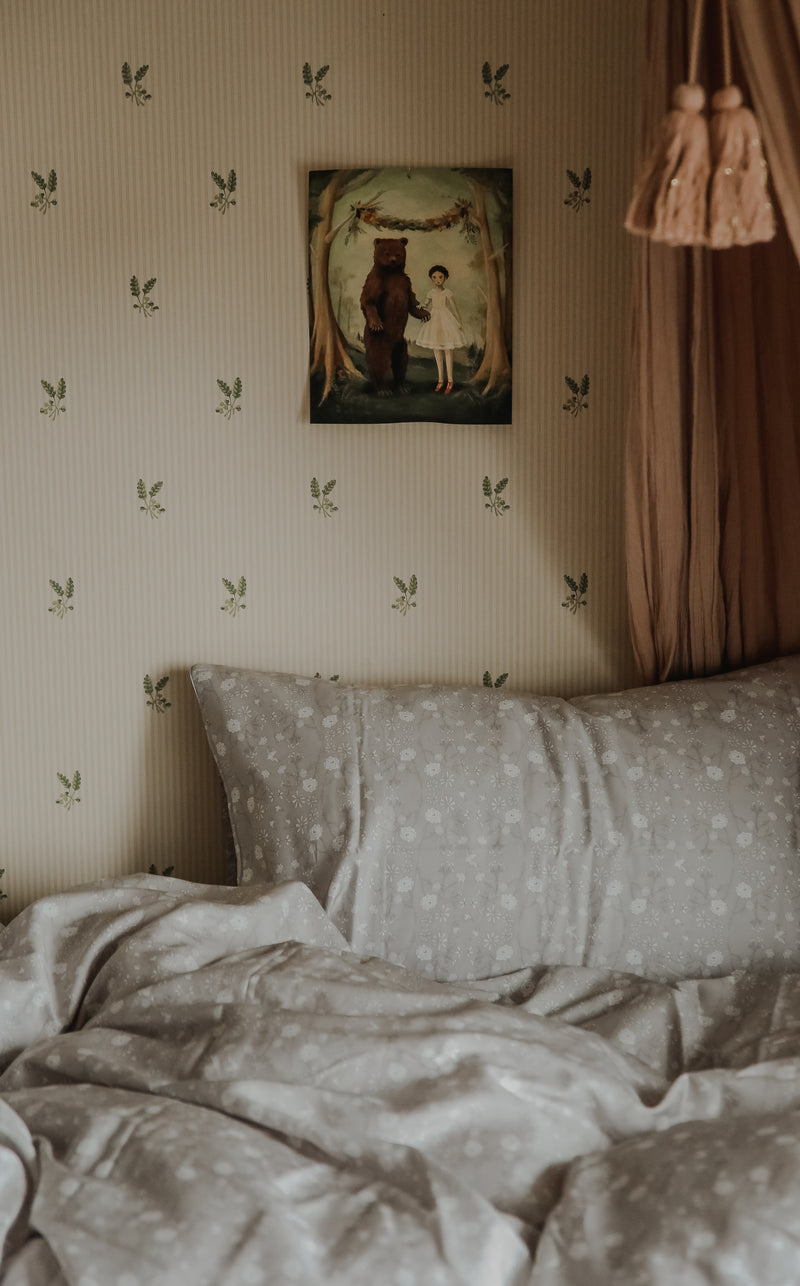 A toddler's bed covered in Gooselings bed sheets and duvet