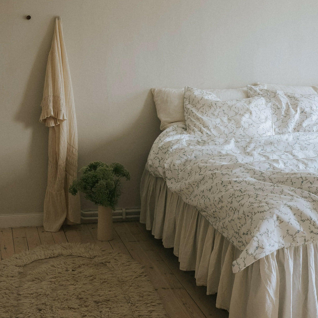 Queen size bedding with secret garden print in a room