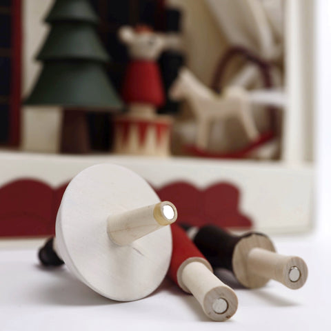 bottom of the figurines showing the magnetic base