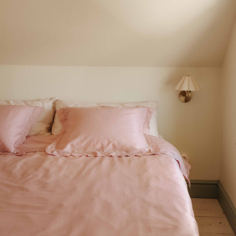 Scalloped Starlight Full/Queen Duvet in Rose.
