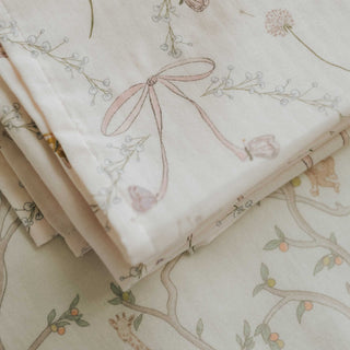 Print details of swatch of the bow print