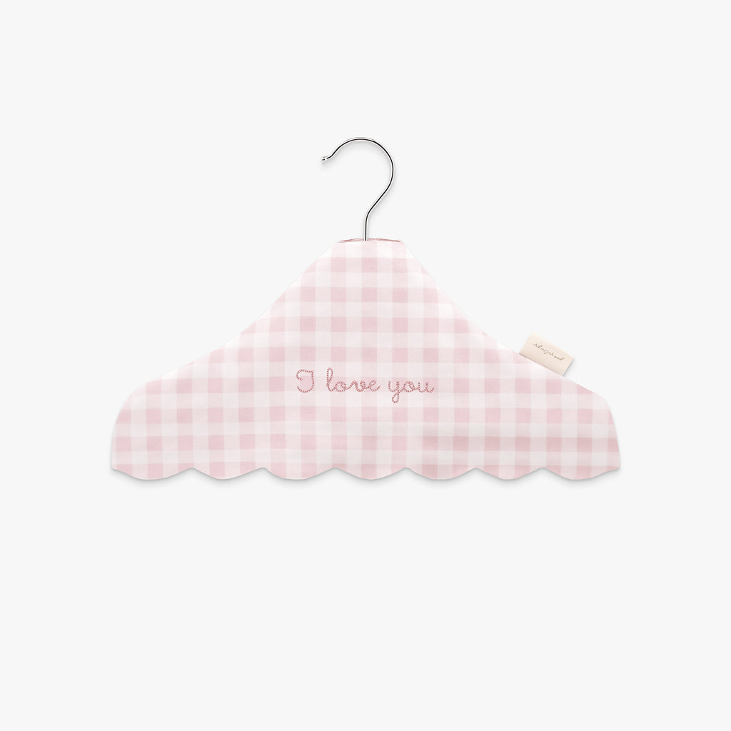 Personalize Me: Pink gingham-patterned cloud-shaped hanger with 'I love you' text on a white background