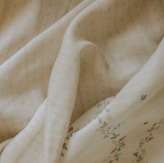 Petal Scallops Swaddle Pink 