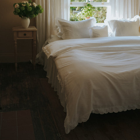Scalloped Starlight Full/Queen in White
