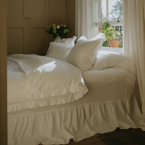 Scalloped Starlight Full/Queen in White