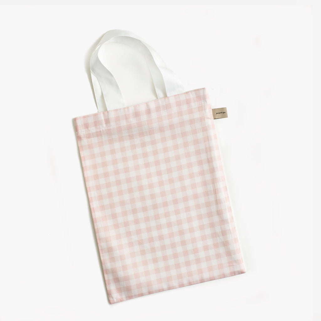 Picnic Gingham print in pink in a tote