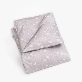 Baby duvet in the "Bird’s Song" print in the color grey