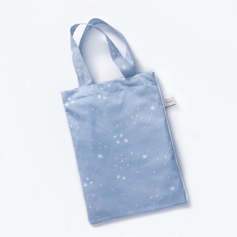  Printed tote bag is included with crib sheet in "Once Upon A Time" print in the color blue