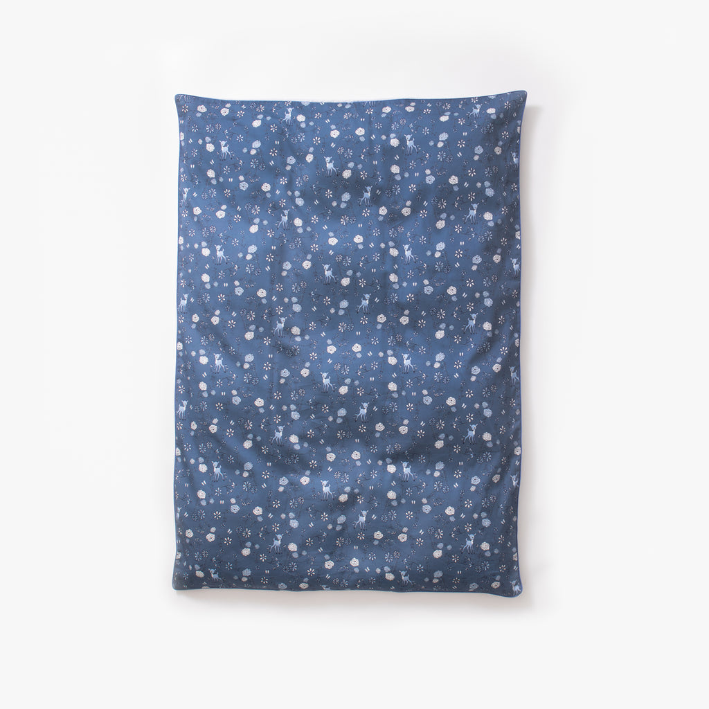 Toddler duvet in the "Into The Woodlands" print in the color blue
