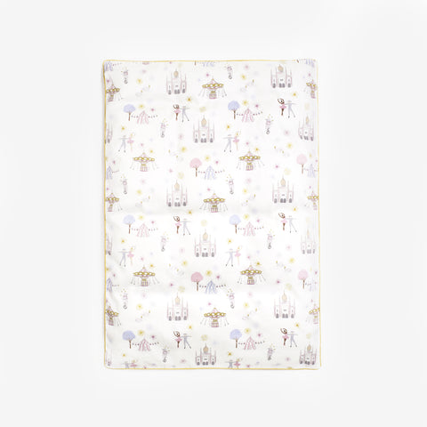 Baby duvet cover in the "Adventures in Wonderland" print in the color rose