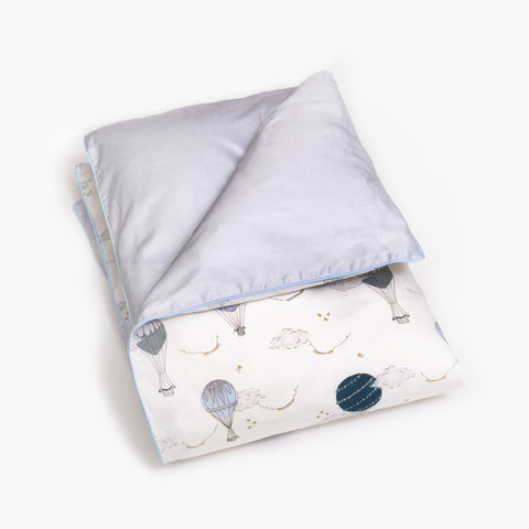 Toddler duvet in the "Touch The Sky" print in the color blue