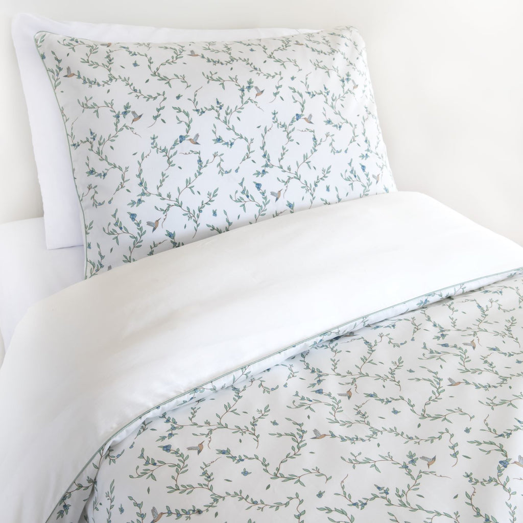 Twin duvet sheet set in the "Secret Garden" print in the color ivory, the set includes a duvet cover and a standard pillowcase