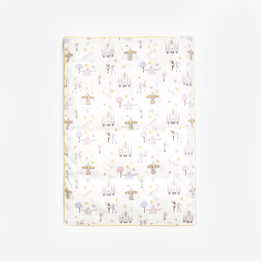 Toddler duvet cover in the "Adventures in Wonderland" print in the color rose